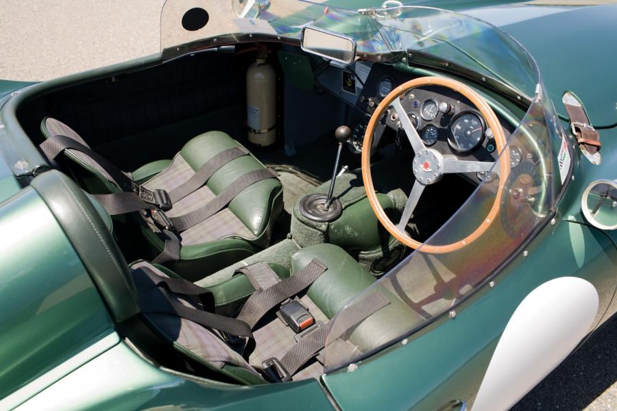 Интерьер Aston Martin DB3 S (Open Headlights) 1953 года  (фото 50 из 71)
